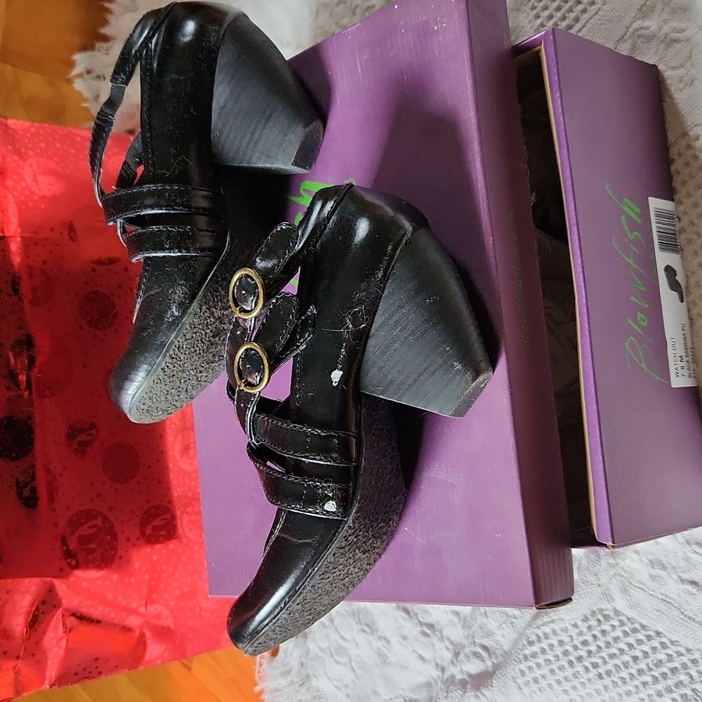 Shoes - Picture 3 of 4